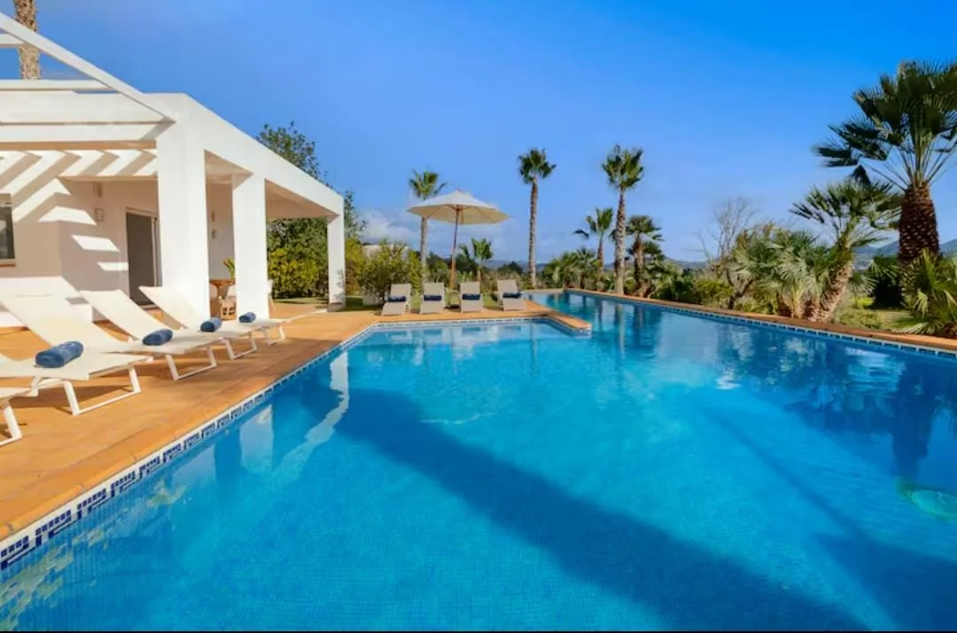 Villa pool